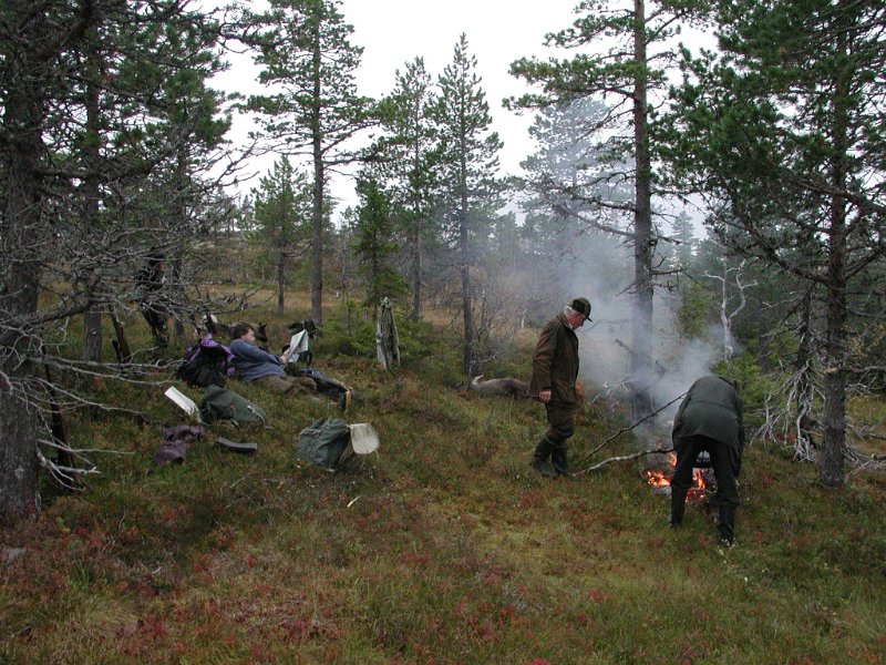 2003 Rennsjokjolen_1.jpg - Kaffekok ved elgfall vørvest på Rennsjøklølen